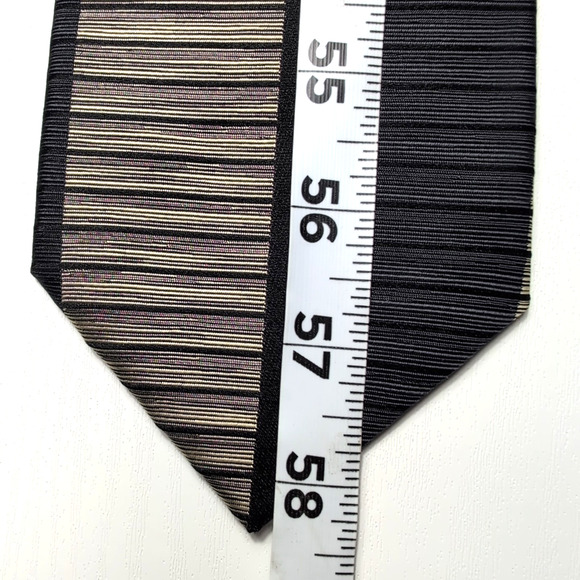 JHANE BARNES Platinum Mens 100% Silk tie JAPAN Geometric Black/Gold 58.50 x 3.75 - Picture 10 of 10